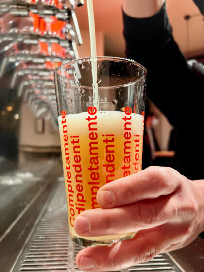 Pinta birra Completamente Indipendenti Crak Brewery